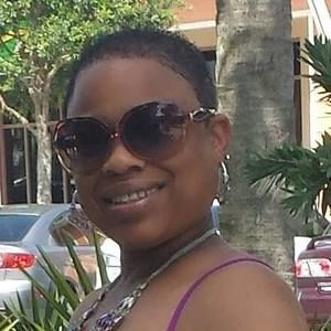 Meet your Posher, Dee-dee